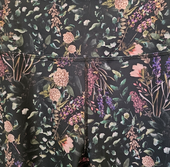 Beyond Yoga Floral High-waisted Midi Legging NWOT - Picture 6 of 6